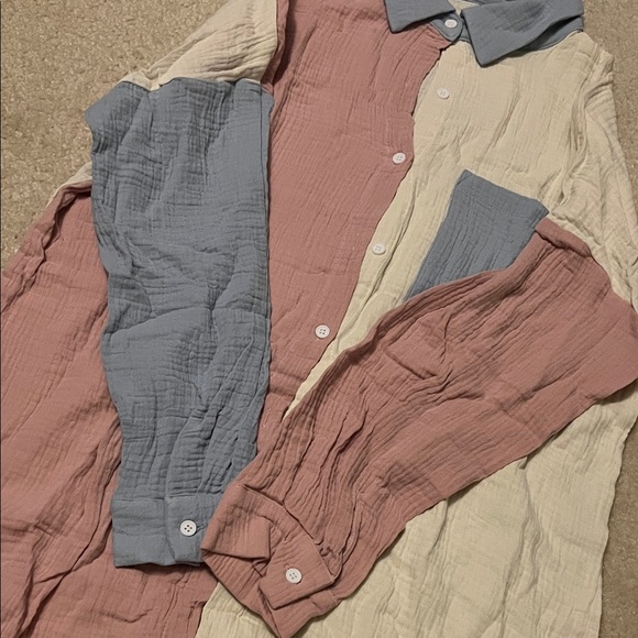 Colorblock Button-Up Shirt - Picture 2 of 3
